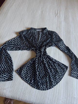 Camisa estampada negra y blanca
