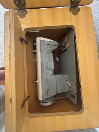 Máquina de coser Wertheim con mueble