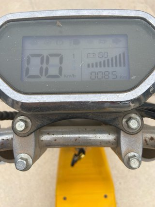 Moto Eléctrica Scooter Amarilla