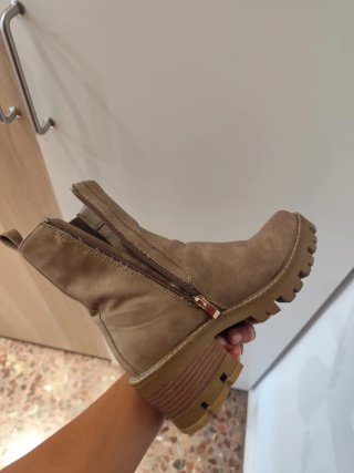 Botín mujer beige y marrón