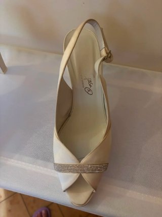 Scarpe da sposa bianche con strass