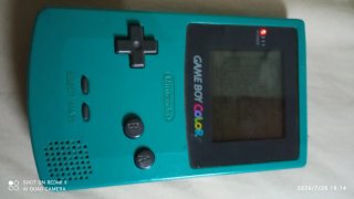 Nintendo Game Boy Color le falta la tapa de atras