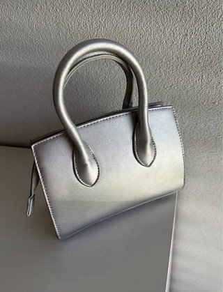 Bolso plateado con purpurina