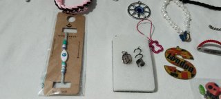 Lote bisutería y accesorios variados