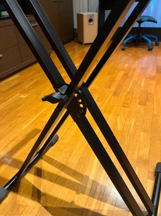 Supporto per pianoforte nero