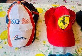 Lote Gorras Fernando Alonso, PSG, Ferrari