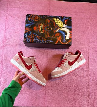 Nike SB Dunk Low StrangeLove Skateboards