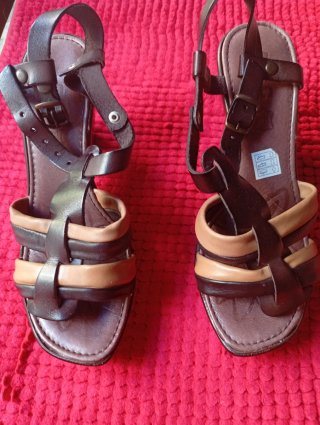 Sandalias piel marrones y beige talla 38