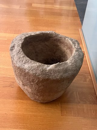 Pila de piedra antigua