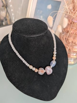 Collar perlas y piedras