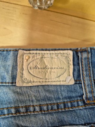 Shorts vaqueros Stradivarius con perlas