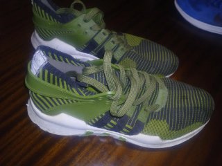 Zapatillas Nike Blancas y Doradas