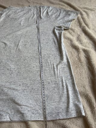 Camiseta Hollister jaspeada gris V-neck