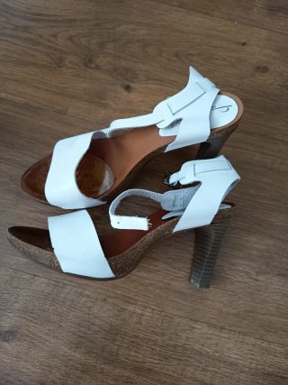 Sandalias tacón blancas