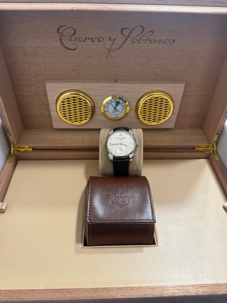 Cuervo y Sobrinos Historiador Beige/Negro