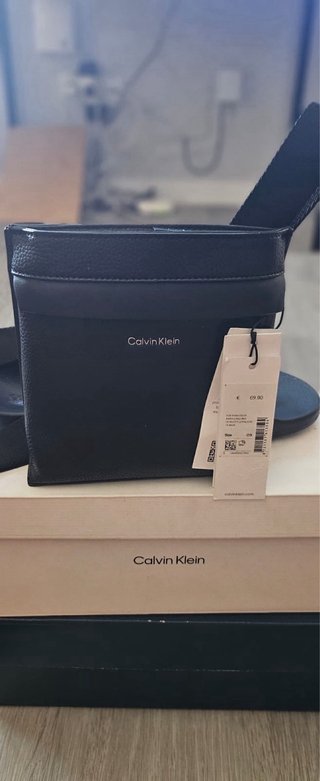 Conjunto bolso y Chanclas Calvin Klein Talla 40