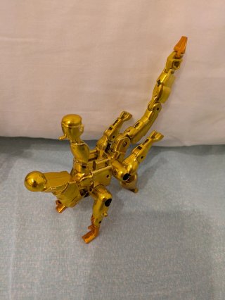Caballero de oro de Virgo. Caballero Io de Scilla