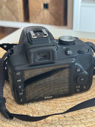 Nikon D3400 + Objetivo 18-55mm + Funda