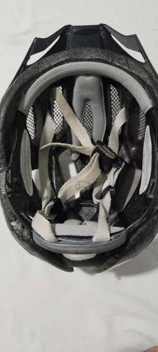 Lote ciclismo: Casco, guantes y candado