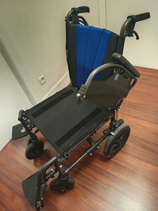 Silla de ruedas ligera plegable