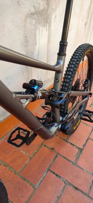 Bicicleta Enduro Specialized Status