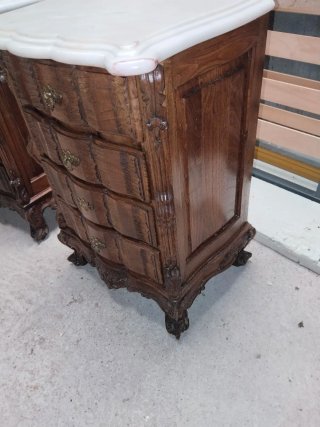 Mesitas de noche de madera con mármol
