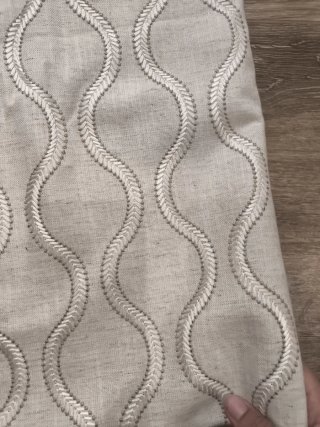 Retal de tela con diseño ondulado