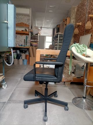 Silla de oficina negra