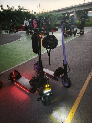 Patinete Eléctrico modificado Xiaomi pro 2 morado