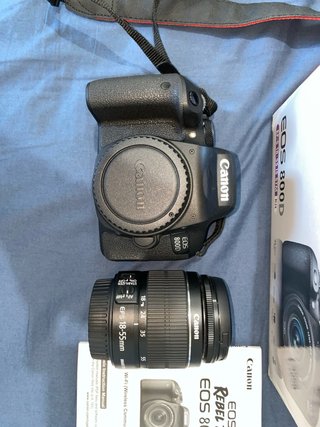 Canon EOS 800D + Obiettivo EF-S 18-55 mm + RS-60E3