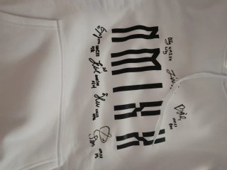 Sudadera NMIXX.