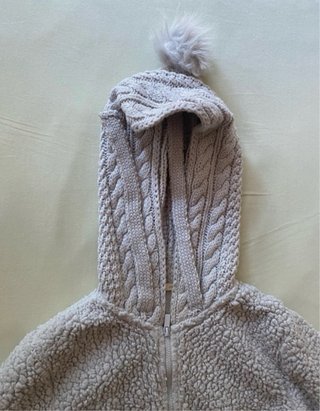 Mono invierno gris