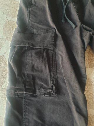 Pantalón cargo Bershka negro