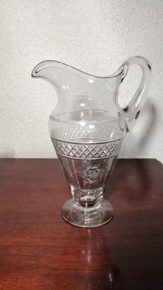 Antico set di caraffa e bicchieri in vetro intagliato