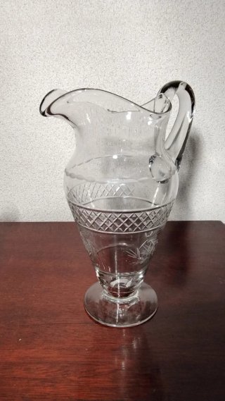 Antico set di caraffa e bicchieri in vetro intagliato