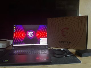 MSI Vector 17 RTX 4080 i9 14th gen 32GB ram ddr5