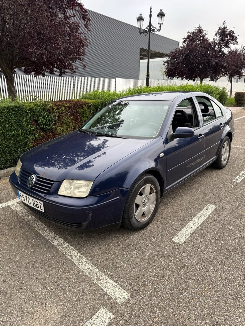Volkswagen Bora 2001 - foto 1