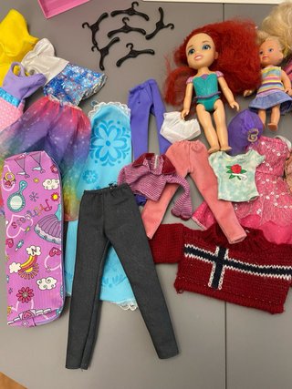 Armario Barbie con muñecas y ropa