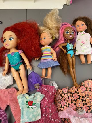 Armario Barbie con muñecas y ropa
