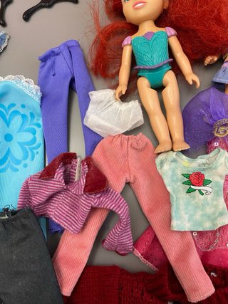 Armario Barbie con muñecas y ropa