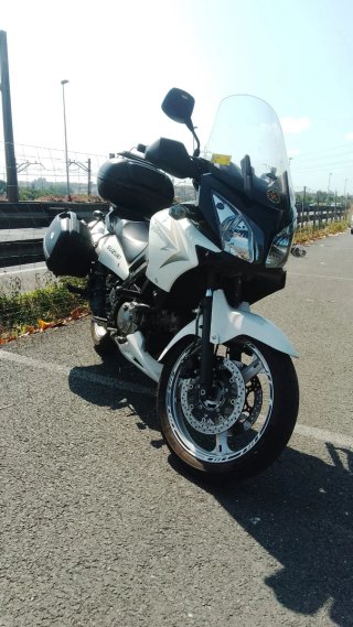 Suzuki V-Strom 650 Blanca