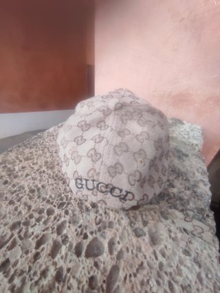 Gorra Gucci Beige y Dorada