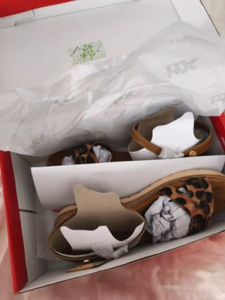Sandalias tacón pequeño nuevas T39