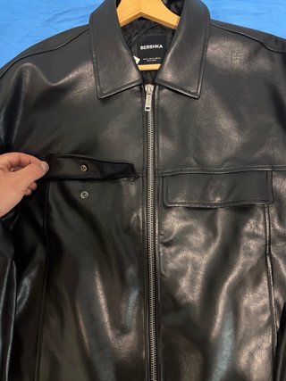 Cazadora efecto piel Bershka negra nueva Talla M