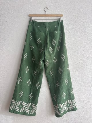 Pantalón Zara bordado verde Talla S