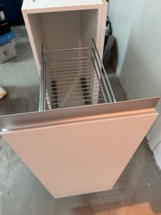 Mueble bajo cocina de 30cm con botellero