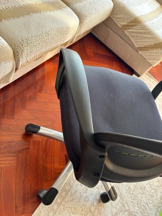 Silla de oficina negra y verde