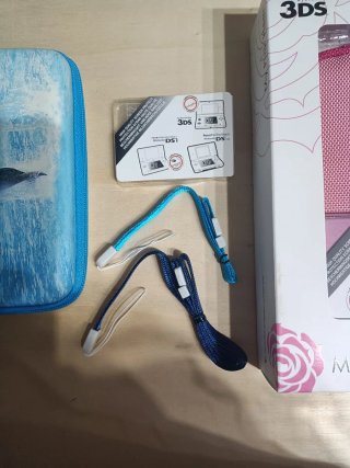 NUEVO. 2 fundas para 3DS + Accesorios