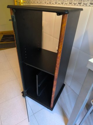Mueble vitrina madera y cristal