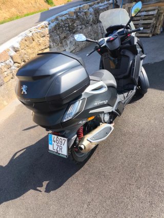Peugeot Metropolis SW-400cc Triciclo Negro